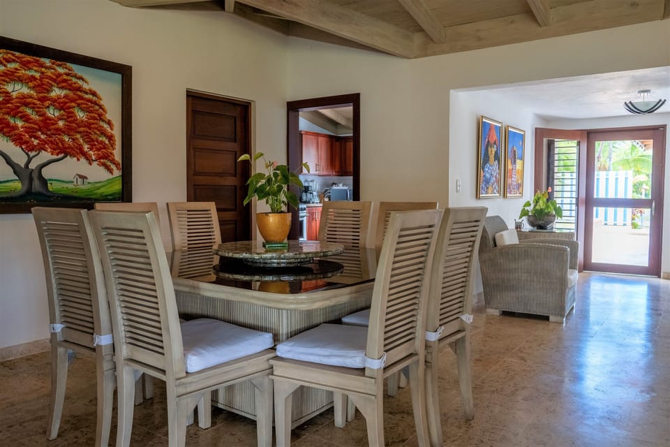 Gorgeous dining room for 8