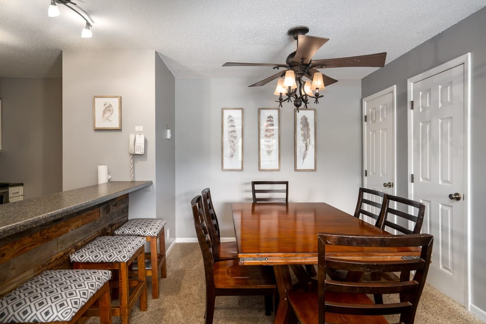 Dining Area and Bar