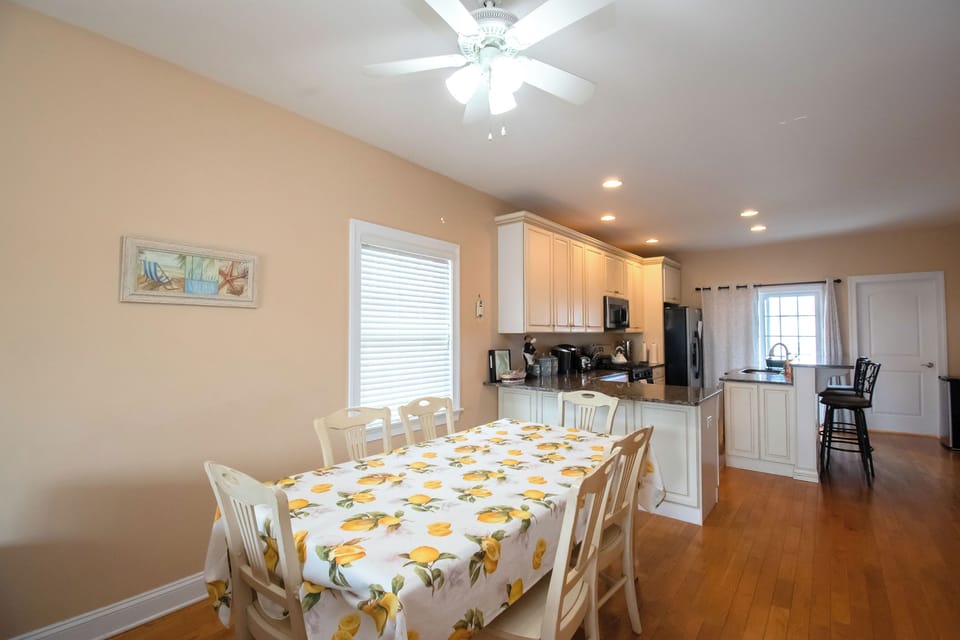 2nd floor dining area and kitchen