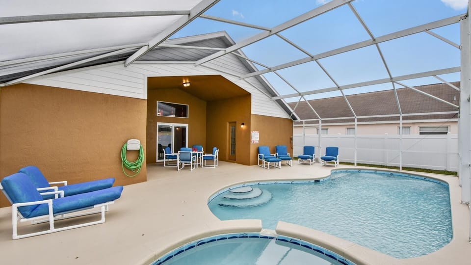 Large South facing pool and spa , fully fenced , safety fence also 