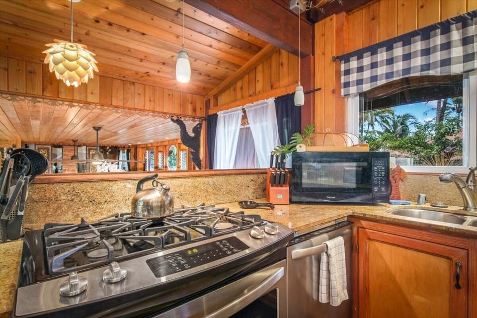 Full size kitchen