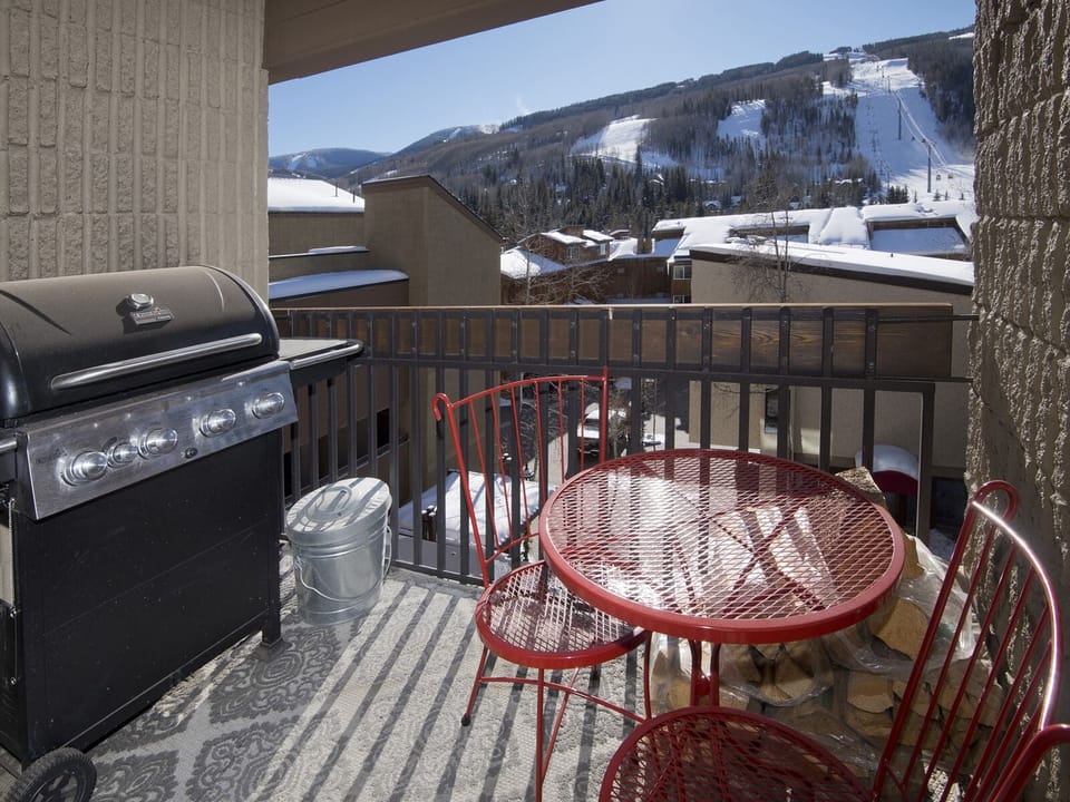 Deck w/ Grill