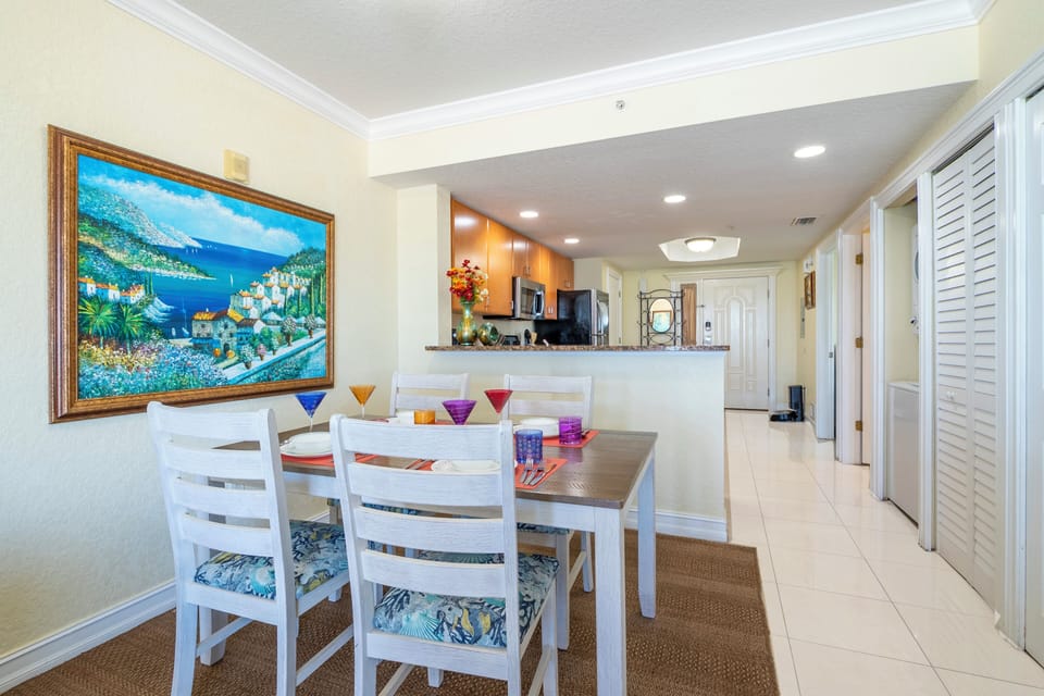 Dining area can seat 6 guests