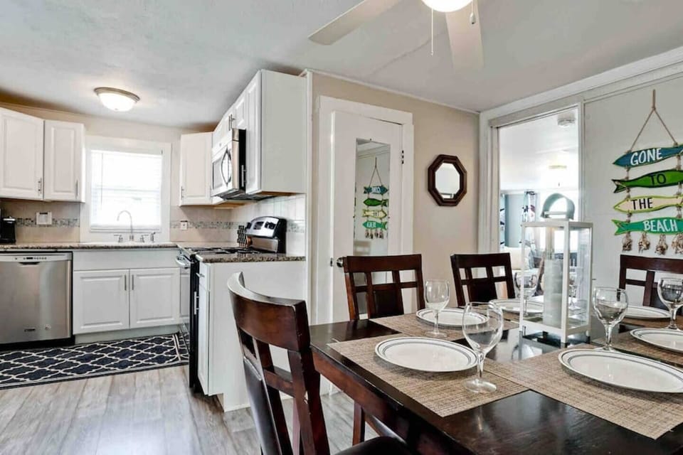Well equipped kitchen makes dining in a breeze 