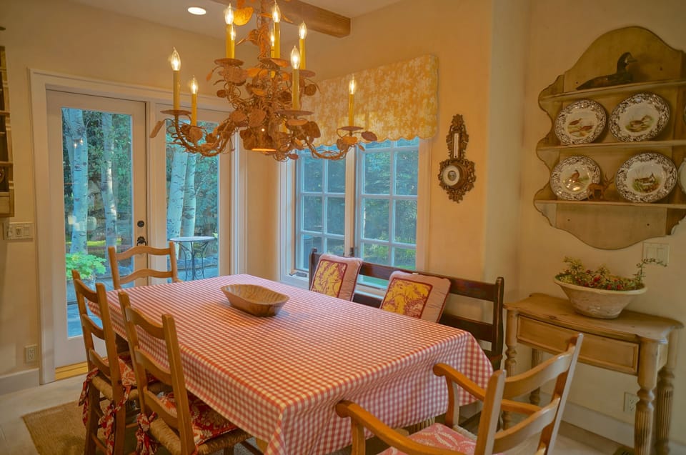Up to 8 people can fit around the dining room table