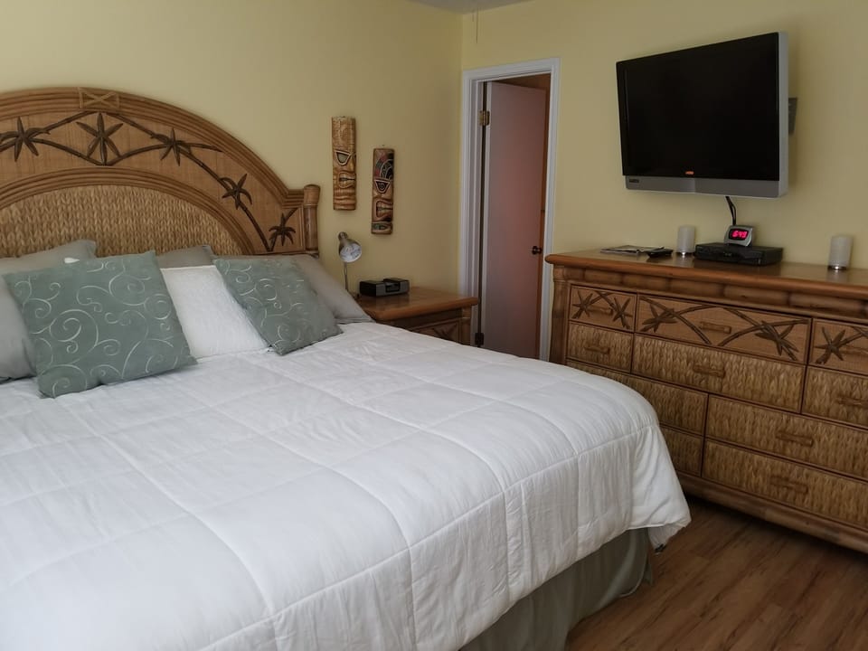 Master room King bed