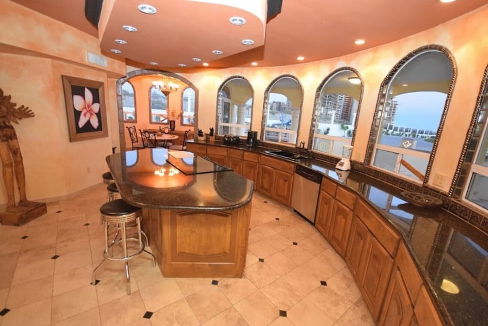 Gourmet kitchen by day