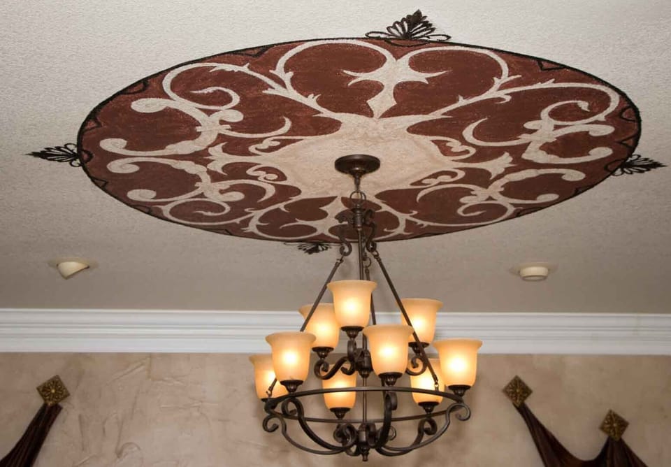 Hand-painted details on ceilings

