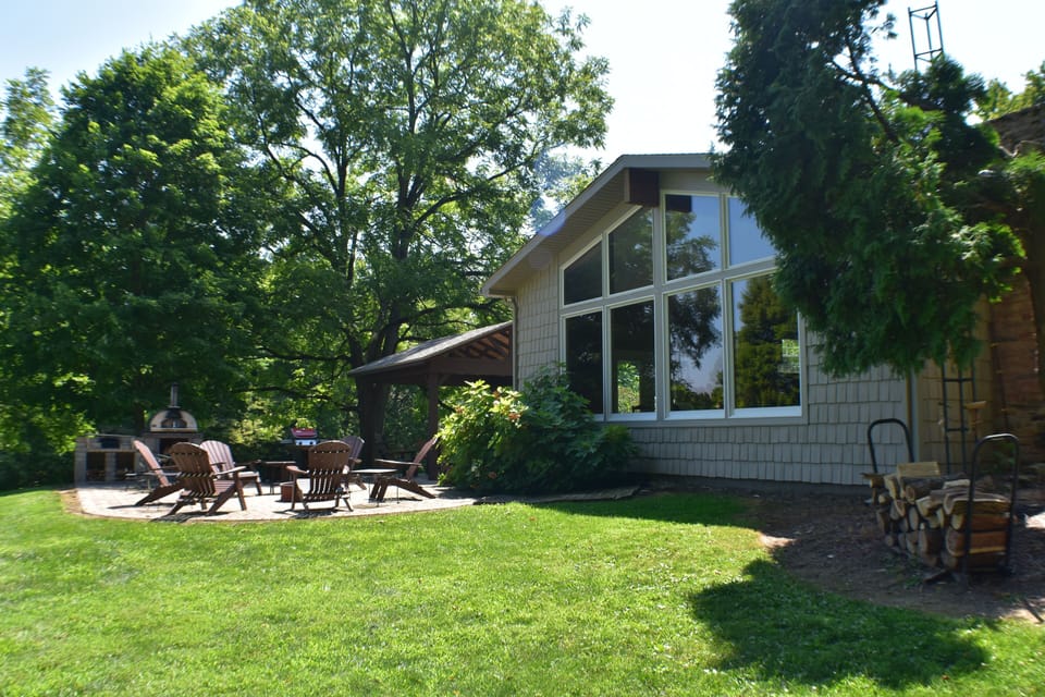 Front of cottage.