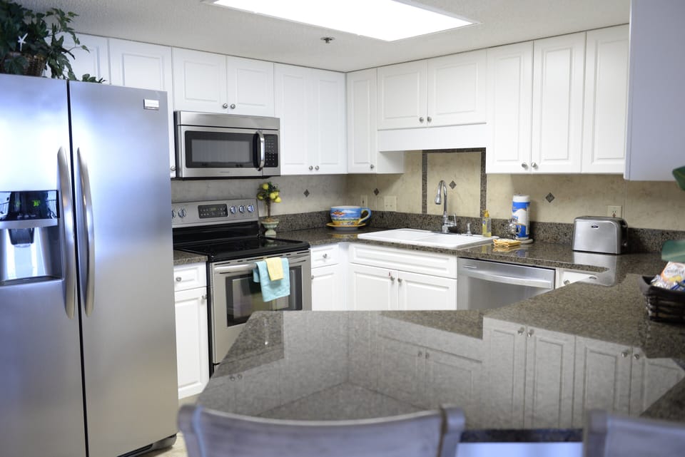 Fully stocked kitchen with eat in bar