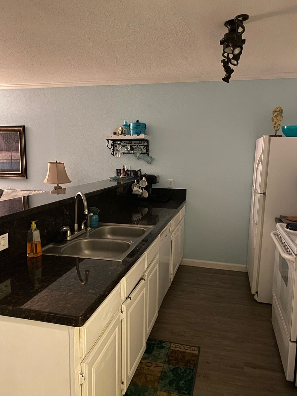 Full sized refrigerator w/icemaker in freezer, stove/oven/dishwasher. .