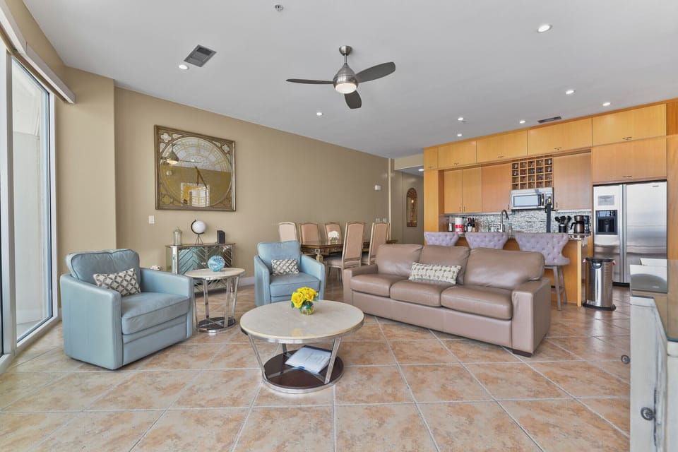 Spacious living room with queen sleeper sofa 