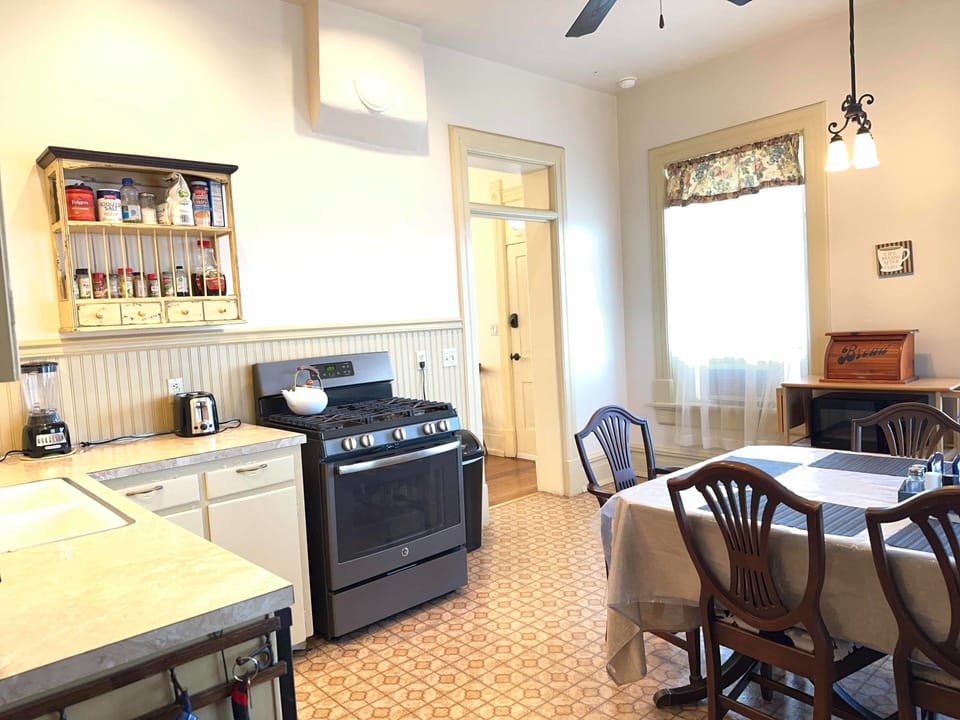1696884354989Red_Brick_Lower_Lhalton@familytimevacationrentals.com00048_br