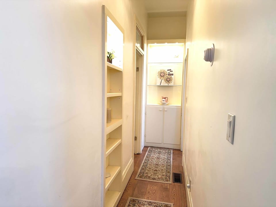 Hallway to Bedrooms/Baths