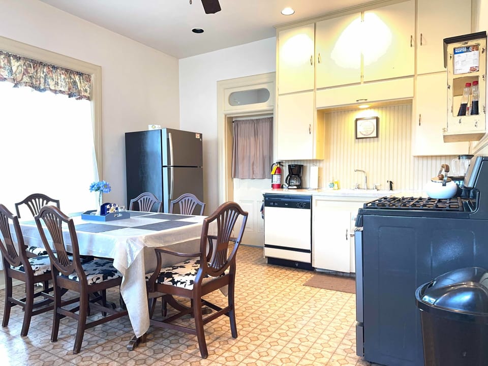 1696884354989Red_Brick_Lower_Lhalton@familytimevacationrentals.com00044_br