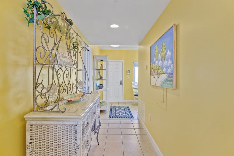 Beautiful decor throughout this condo.
