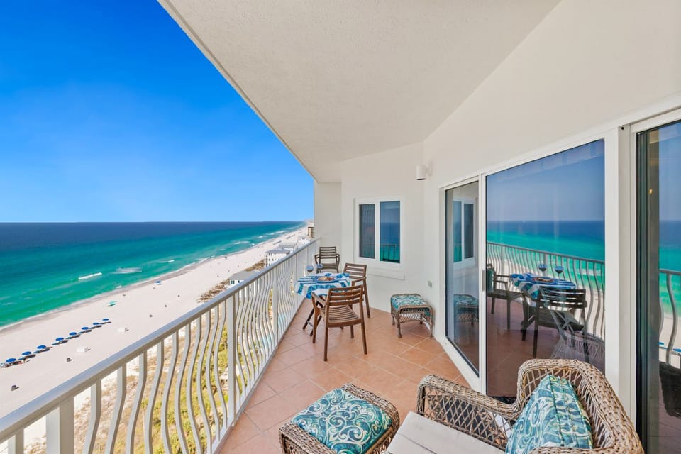 AMAZING Views! from Master, Living room, Kitchen and Balcony!