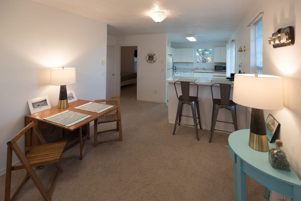 Living room/dining area