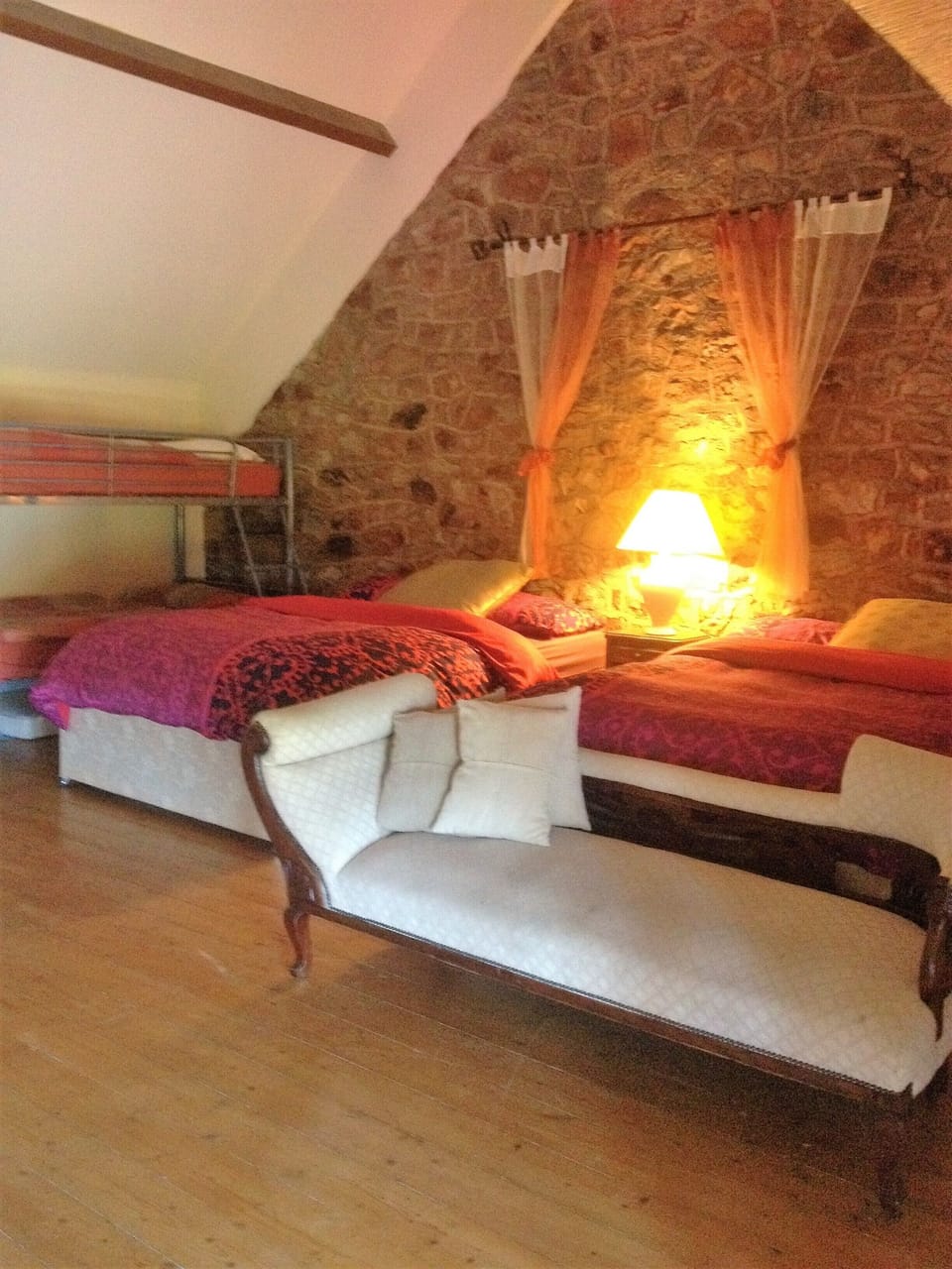 Master bedroom en suite