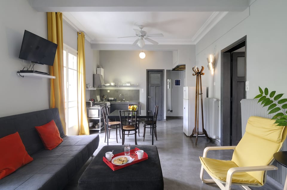 Living room - Dining area 