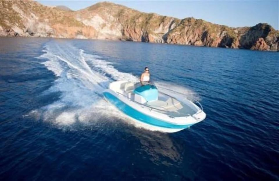 One of the nice boats available in the residence