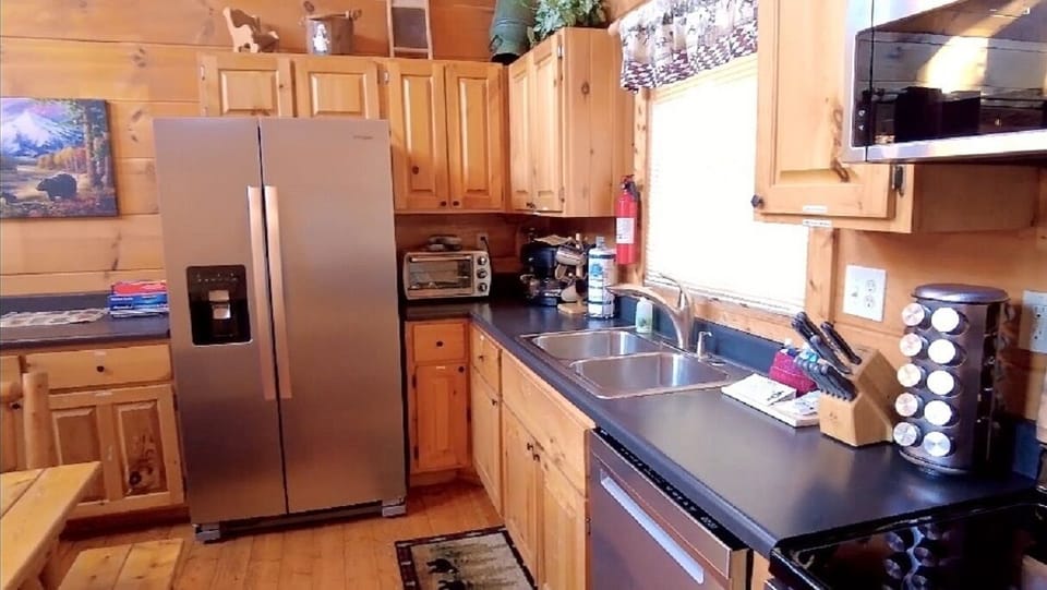 Fully equipped kitchen for the chef in you.