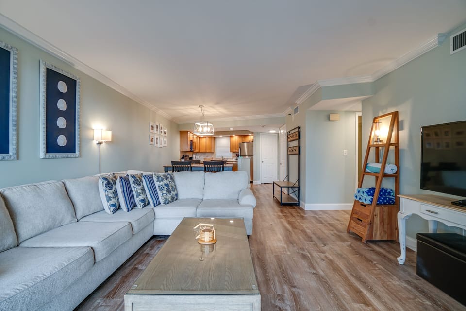 LIving room with 50" HDTV.