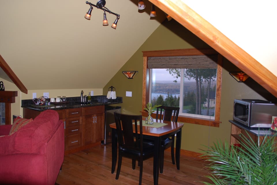 Kitchenette with all you need to make delicious meals. Views too!