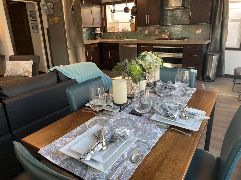 Table  setting for 6