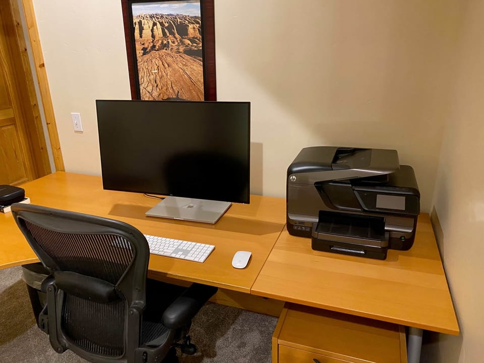 Upper Office Has a Large 4K Monitor with USBC Charging