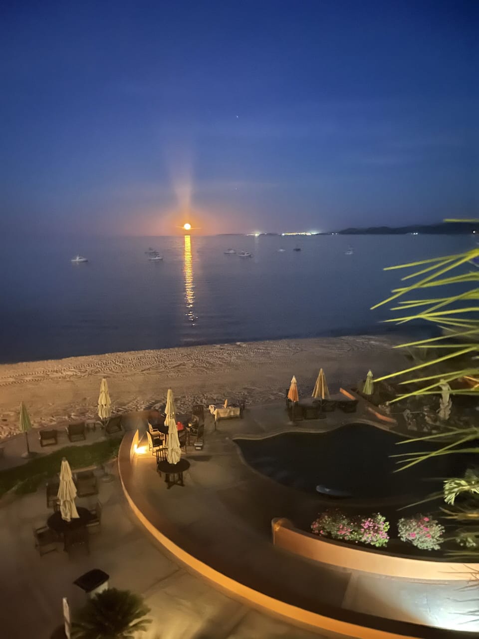Moonrise... why we names our Villa Casa de La Luna "House of the Moon"