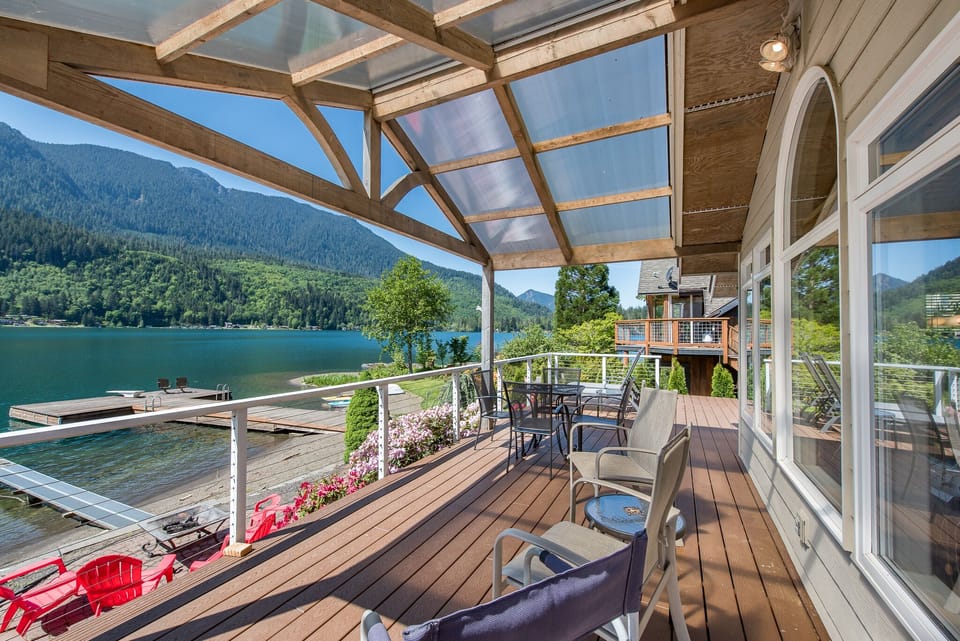Large deck for entertaining