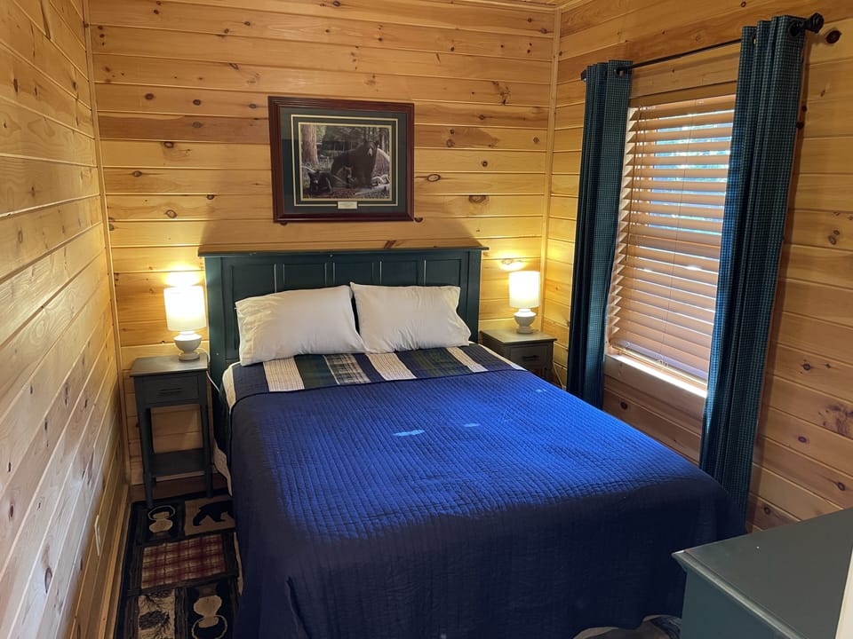 Small Queen Bedroom (Basement)