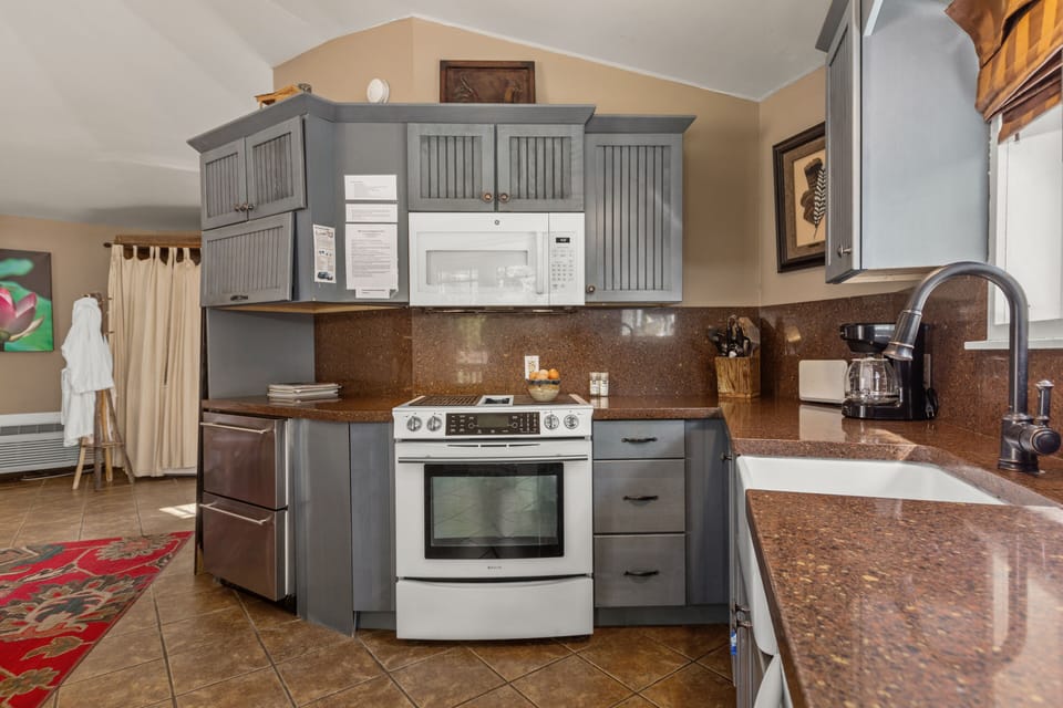 Fully equipped kitchen with refrigerator and freezer drawers.  