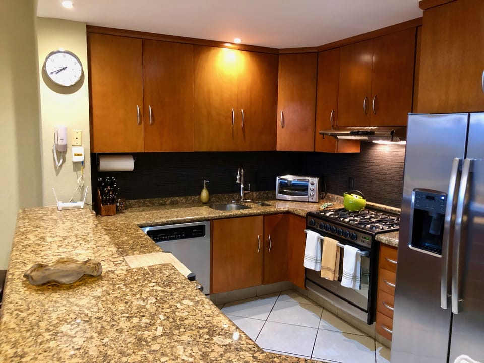 Dream Kitchen is fully Equipped for Gourmet Cooking to Simple Breakfasts