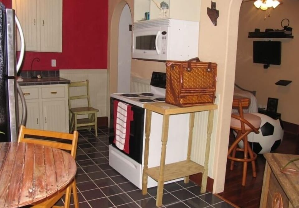 Gorgeous Kitchen is available in this B&K (Bed & Kitchen apartment) 'The Vin'