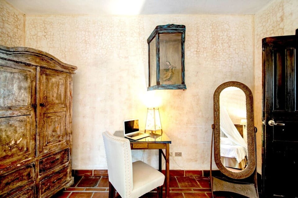 1st-bedroom--large-photo_55470343227_o