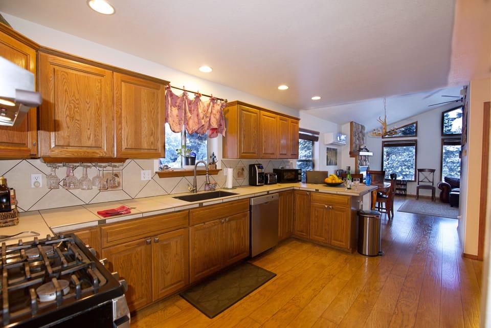 Full kitchen (gas range)