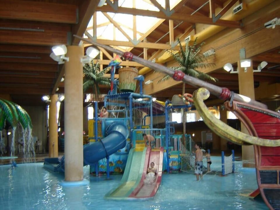 Waterpark with fun and amenities for the entire family!