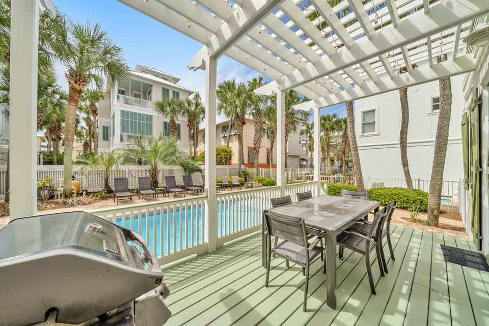 Outdoor Dining for 6 And Your Own Private Grill Give Options Fr Every Meal
