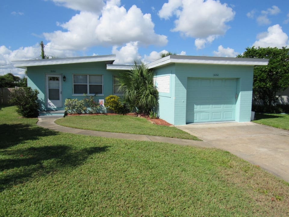 3252 S. Peninsula Dr.