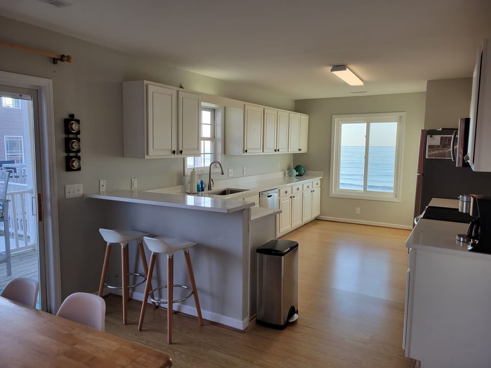 Updated large kitchen with quartz countertops
