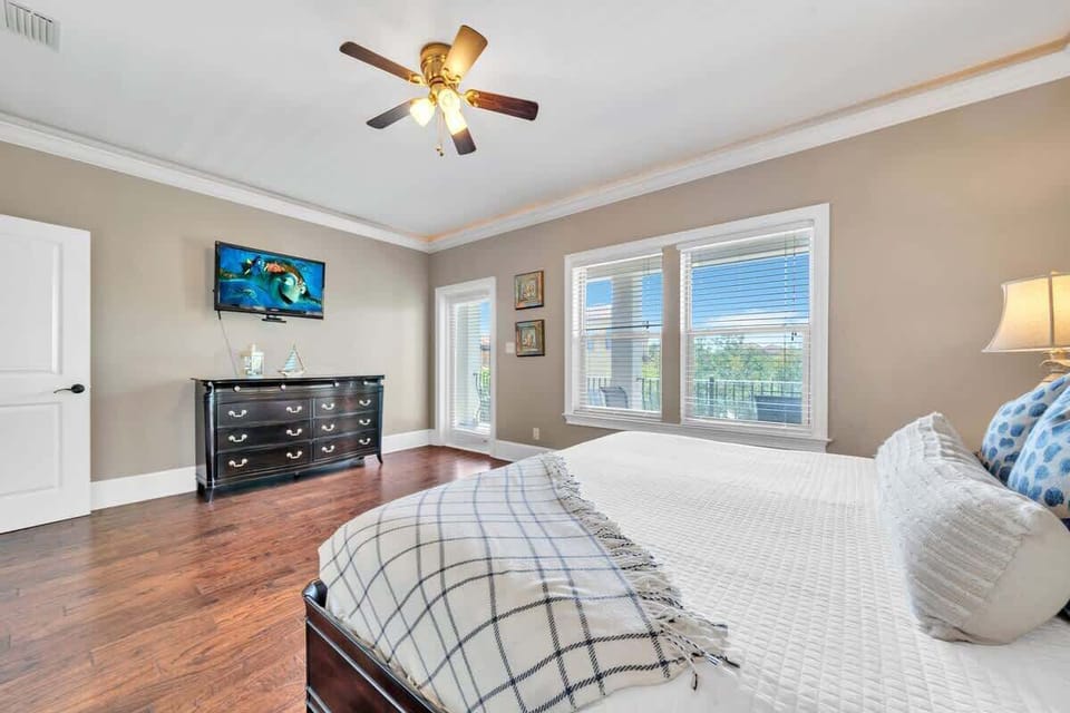 The King Suite Made for the Vacation Nap!