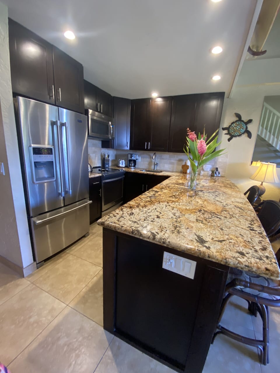 Beautifully updated kitchen with ceiling height kukui nut stained cabinet
