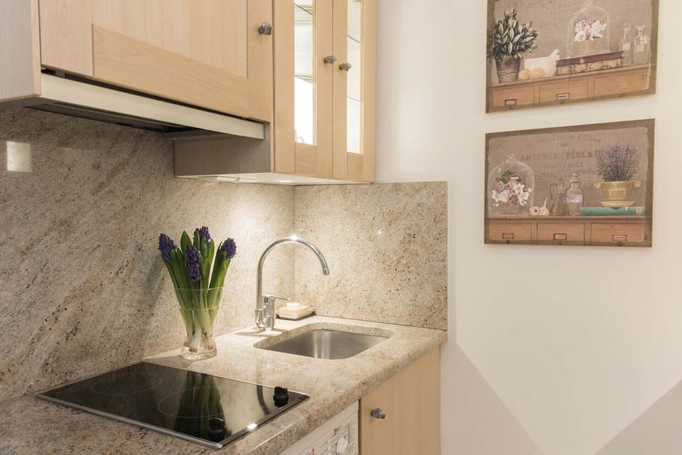 The charming kitchen is fully equipped.