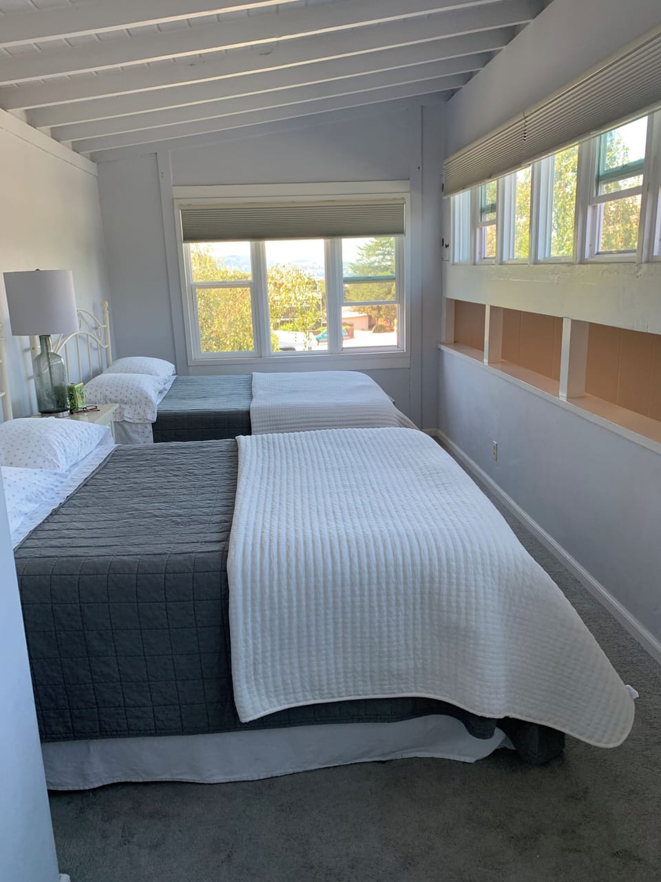 Upstairs Bedroom w/blackout blinds