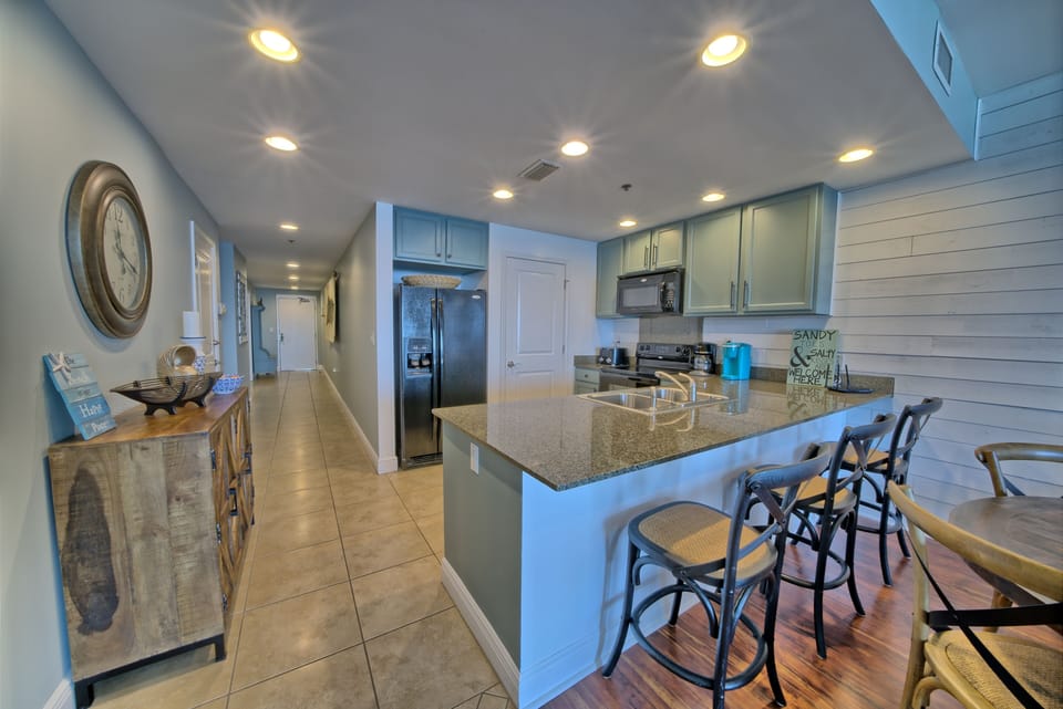 Side by Side refrigerator and large pantry!