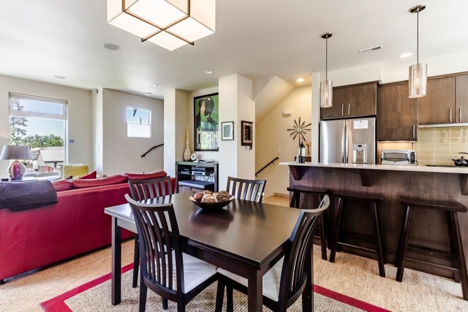 table seats 6 and 3 barstools at counter