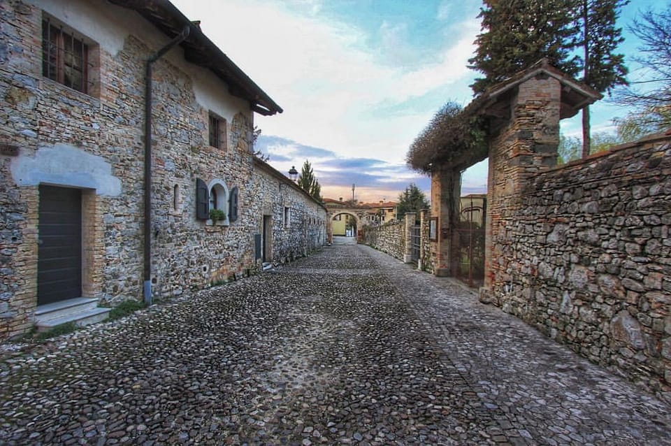 Casa La Vicinia, on the left