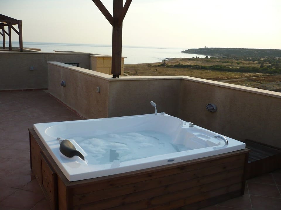 Roof terrace hot tub